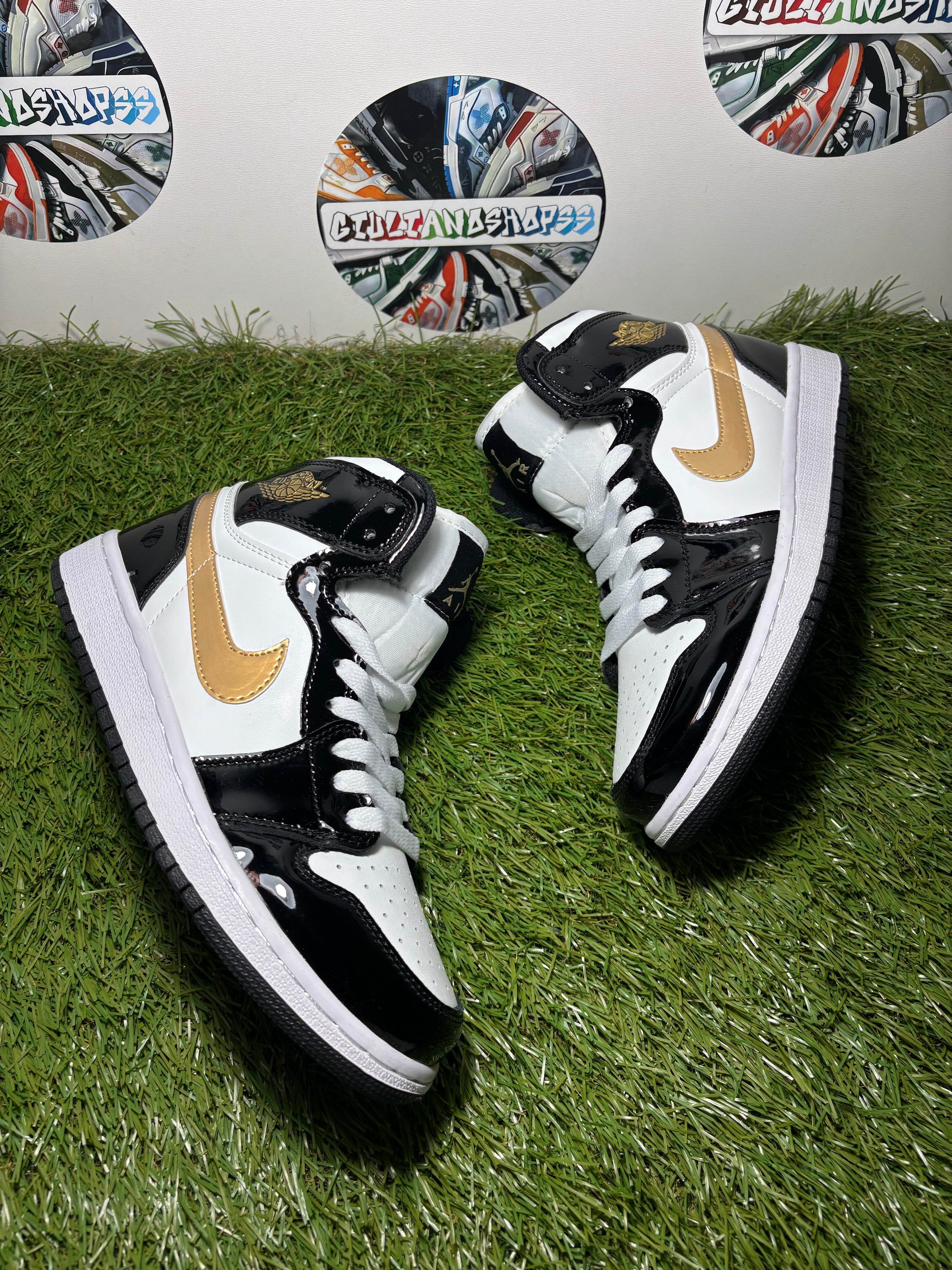 Nike Air Jordan 1 High - Black/Gold