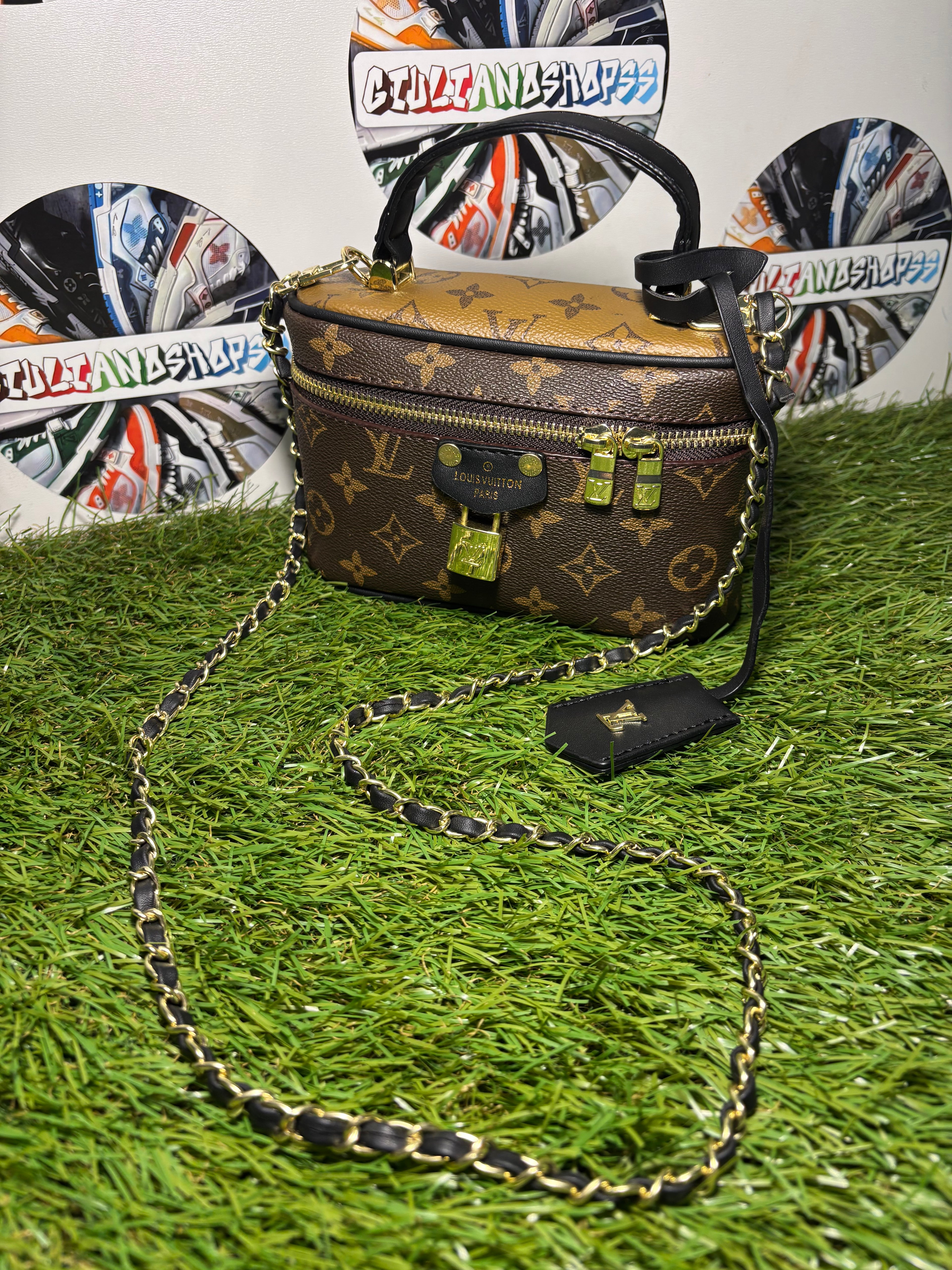 Louis Vuitton Vanity PM in tela Monogram Reverse