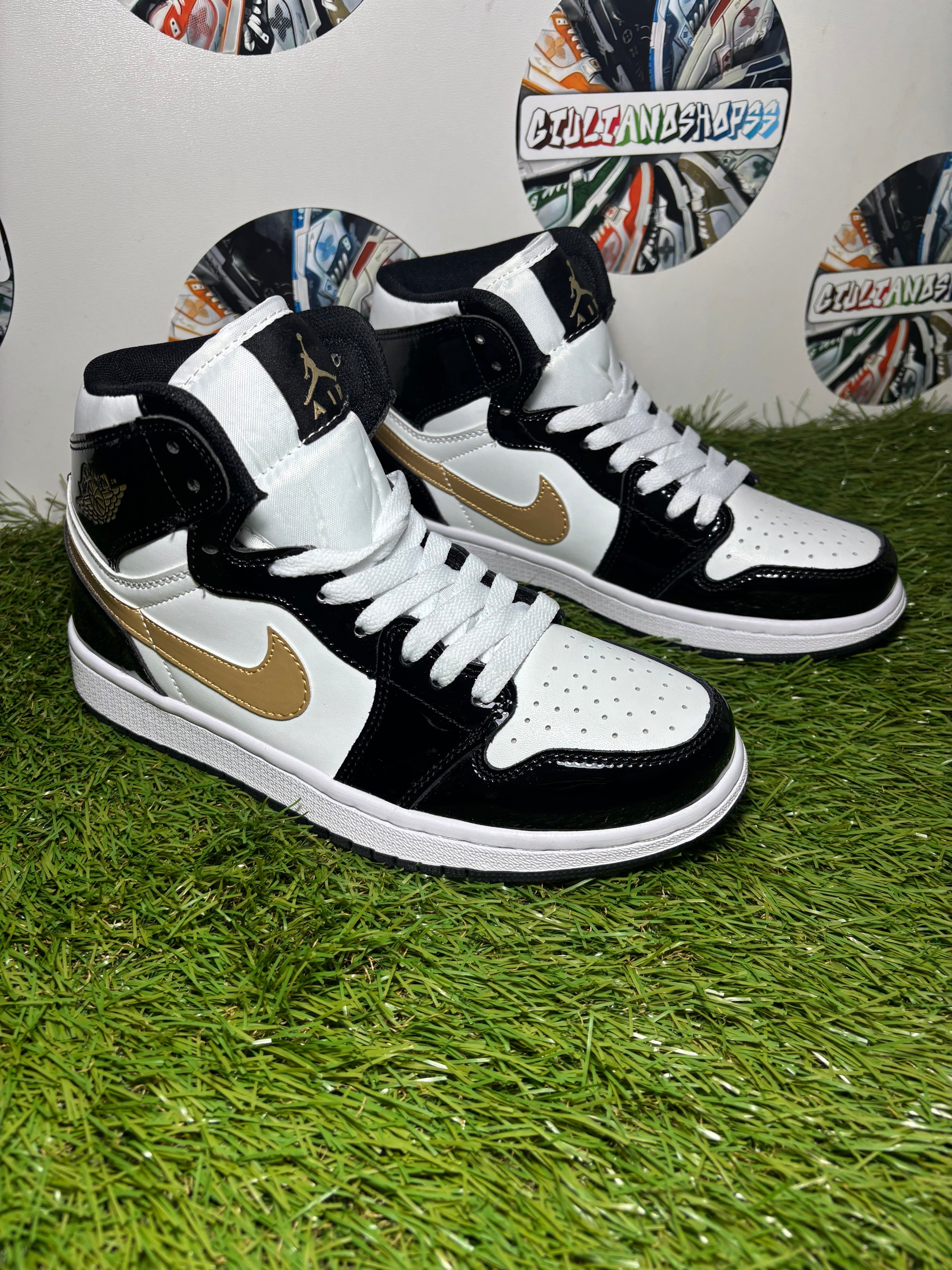 Nike Air Jordan 1 High - Black/Gold