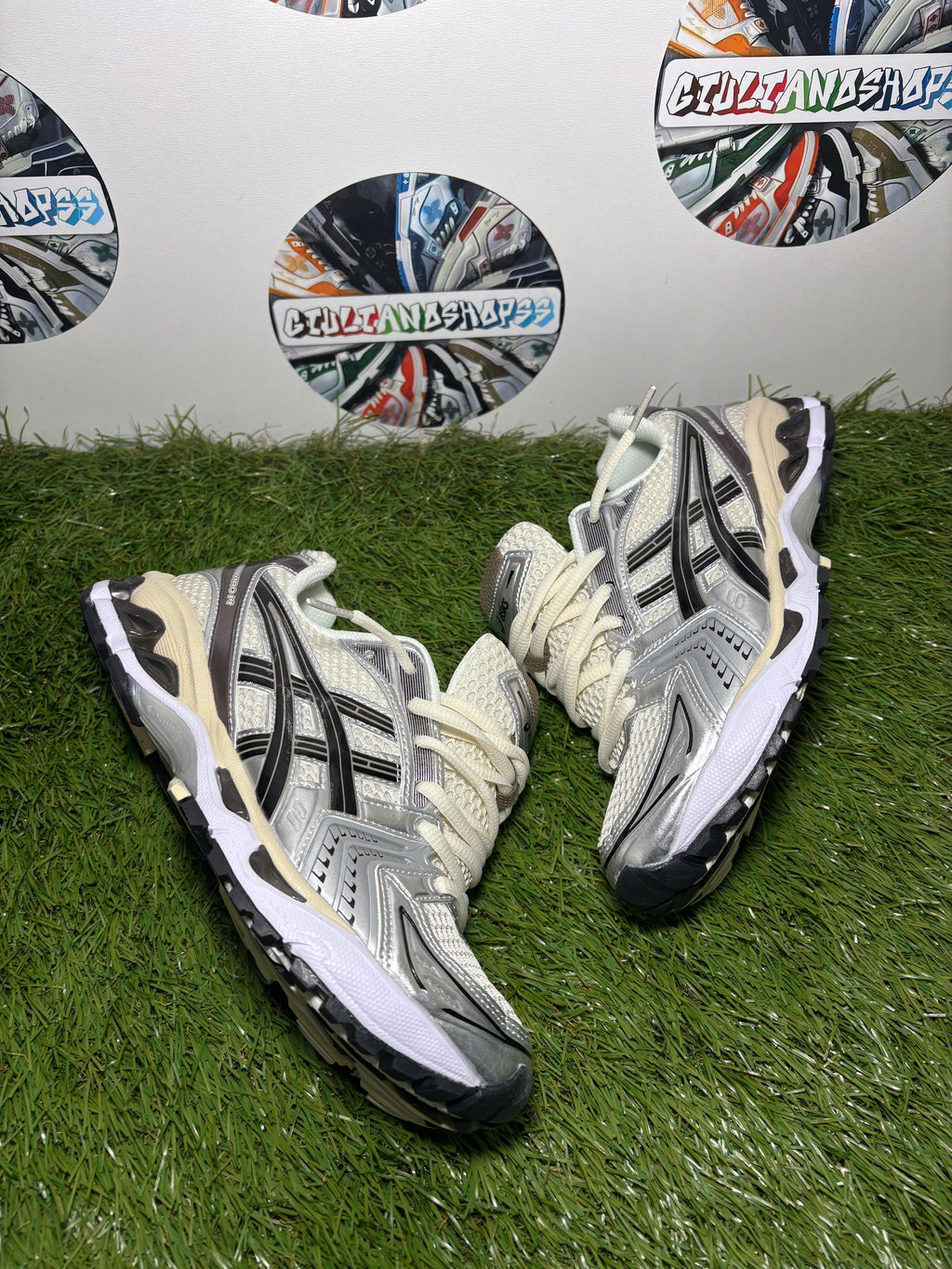 ASICS Gel-Kayano 14 - Argento/Nero/Crema