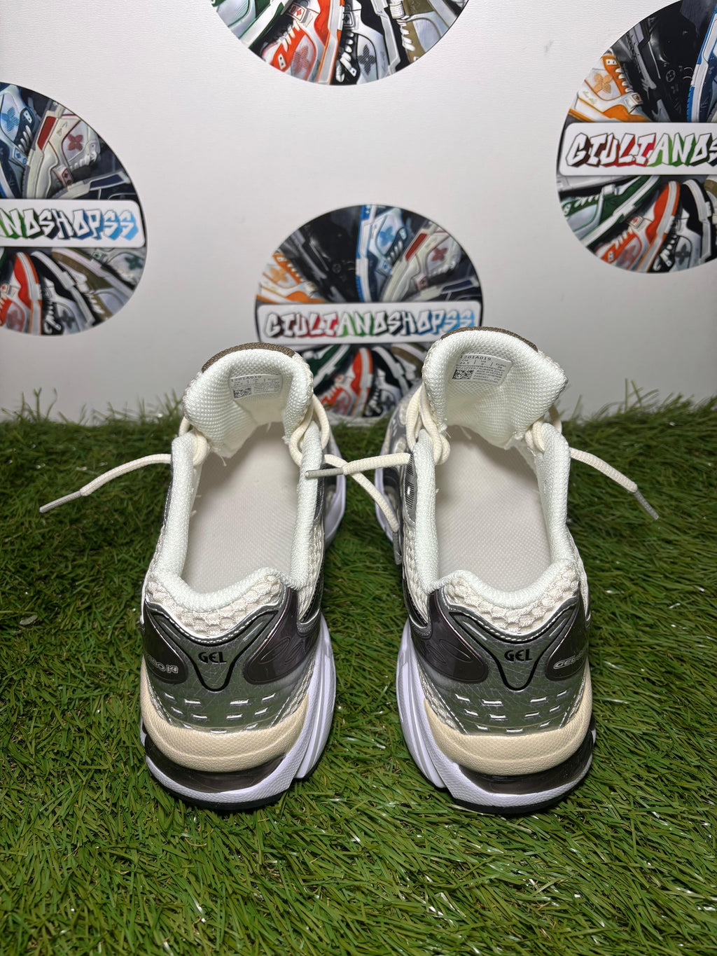 ASICS Gel-Kayano 14 - Argento/Nero/Crema