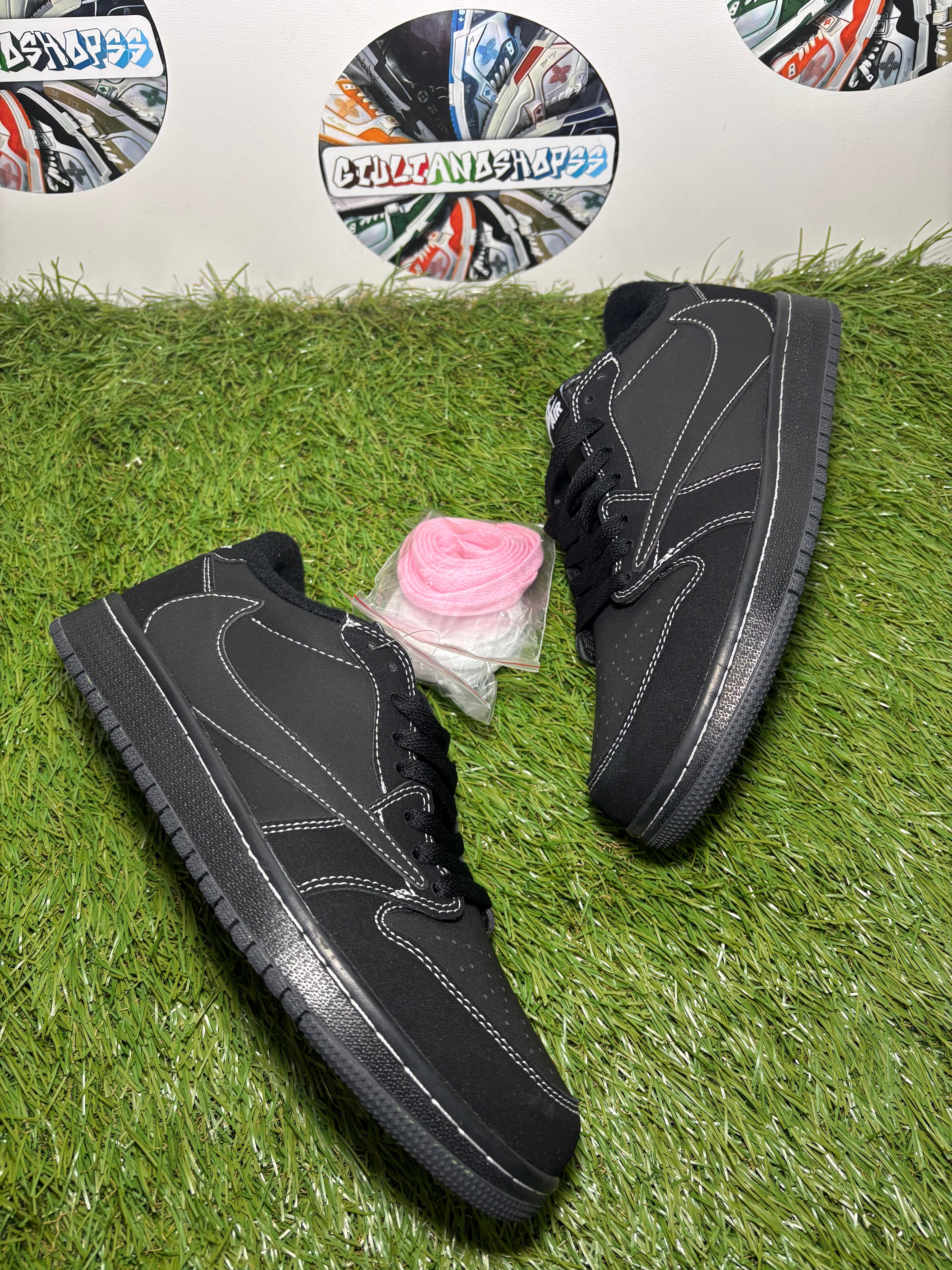 Nike Air Jordan 1 Low - Triple Black