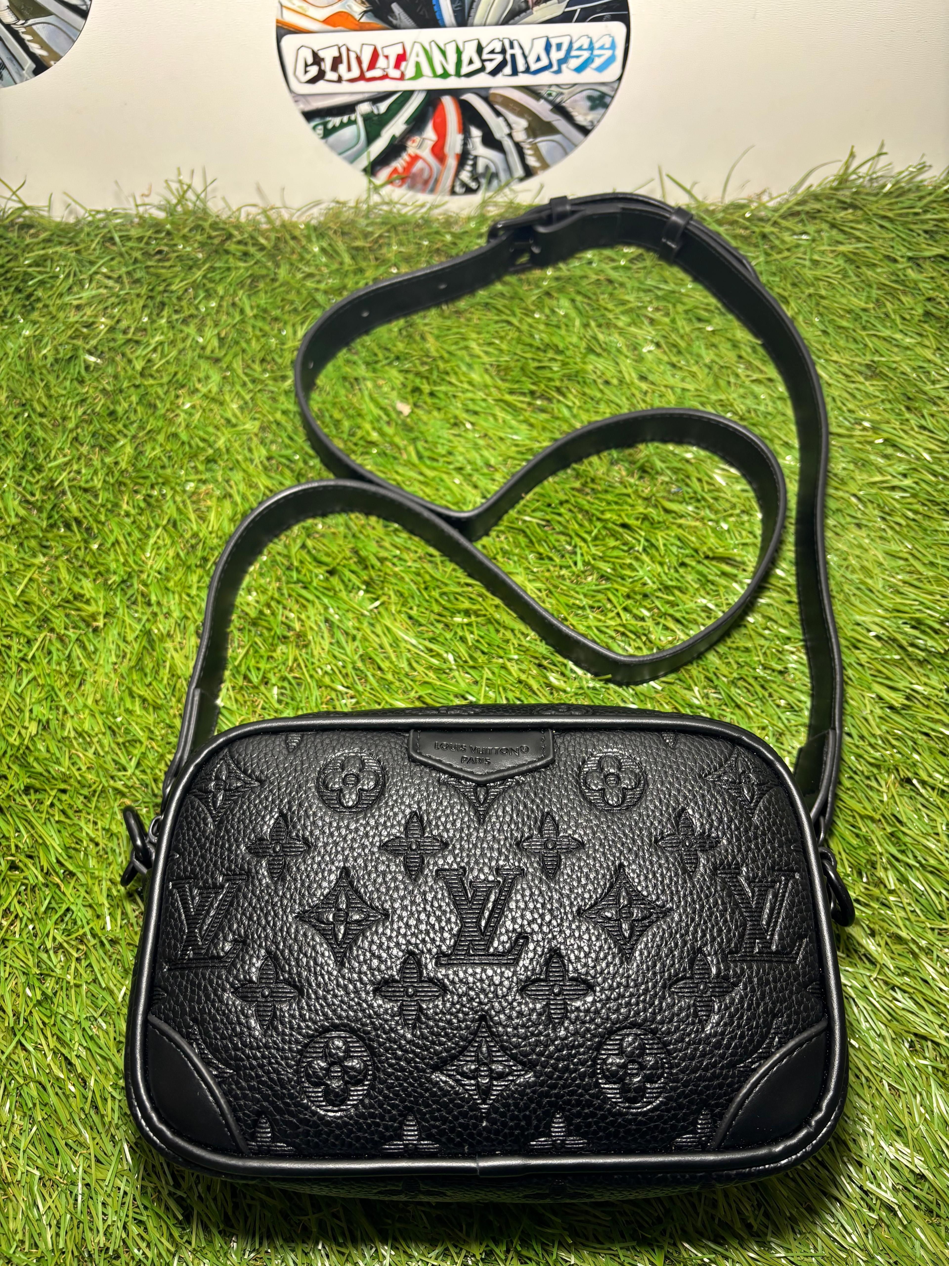 Louis Vuitton Camera Crossbody Empreinte Nero