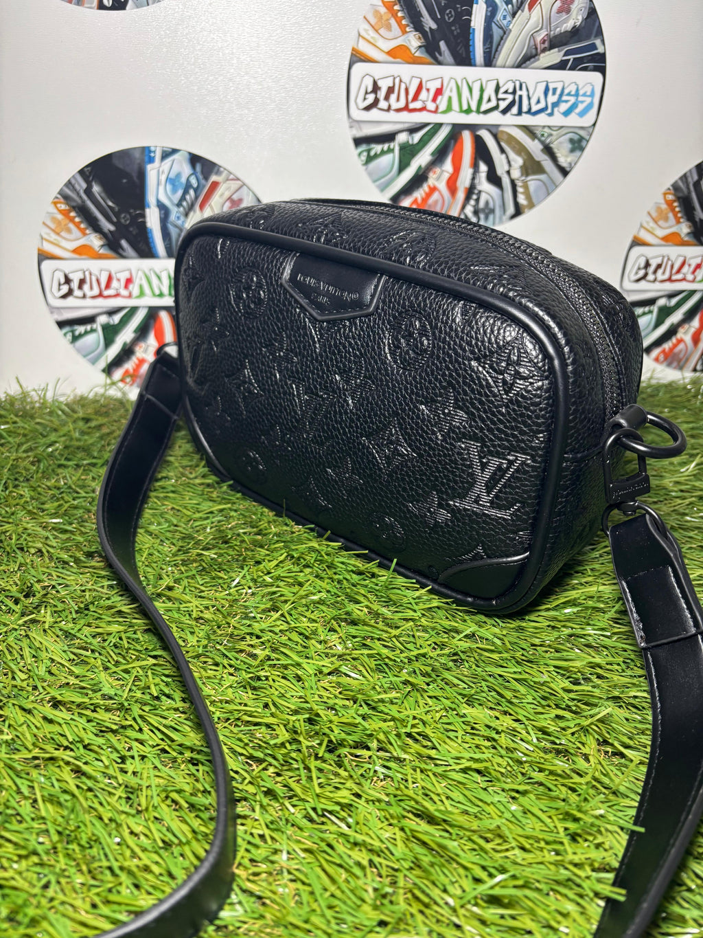Louis Vuitton Camera Crossbody Empreinte Nero