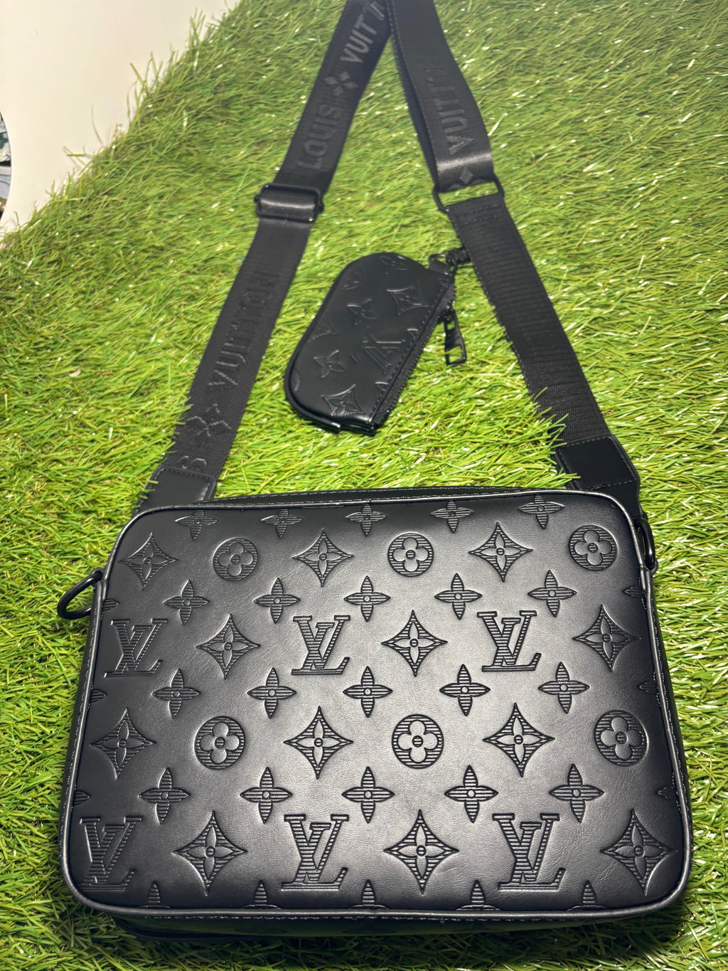 Louis Vuitton Trio Messenger Empreinte Nero