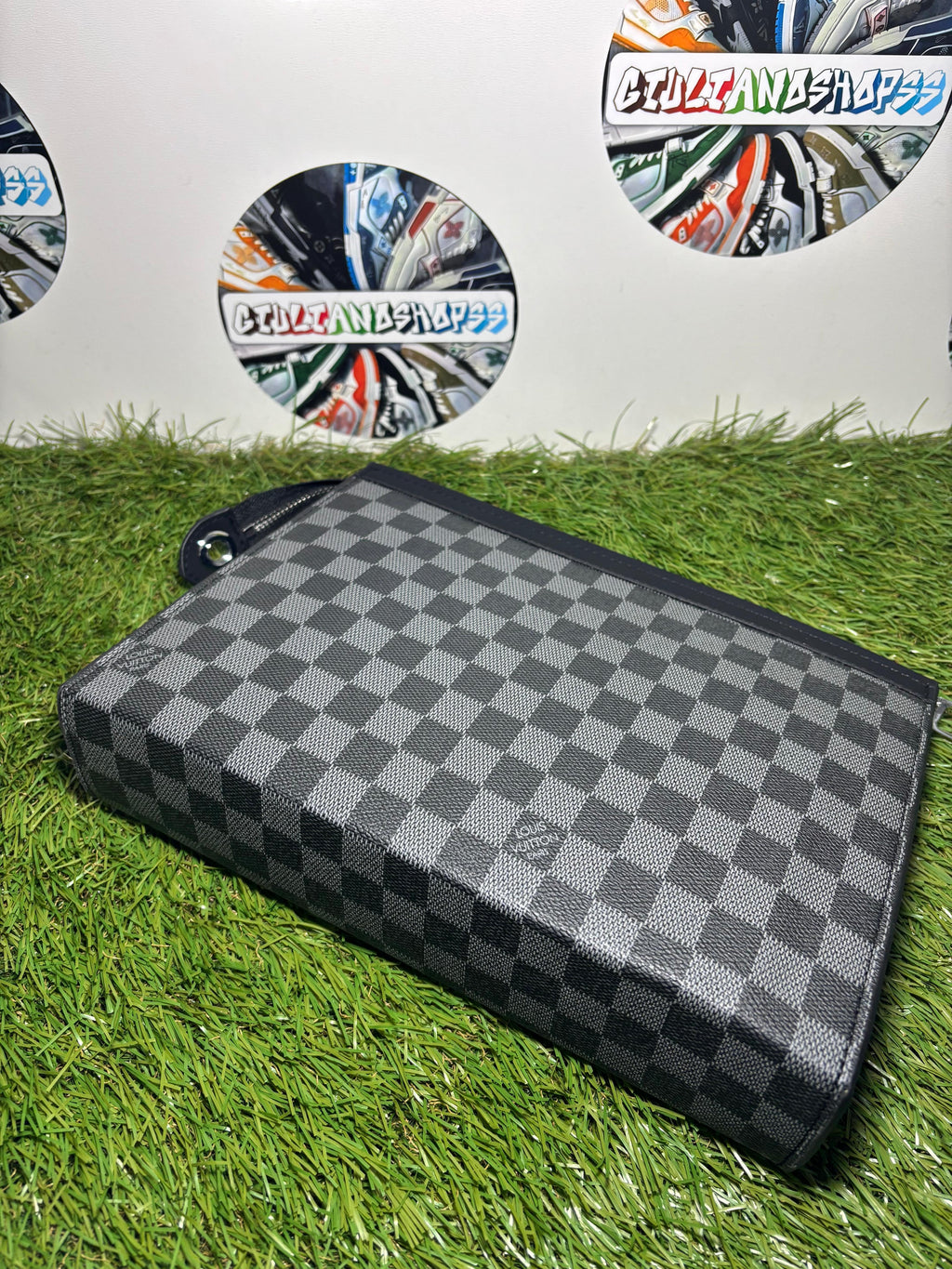 Louis Vuitton Pochette Voyage MM - Damier Graphite