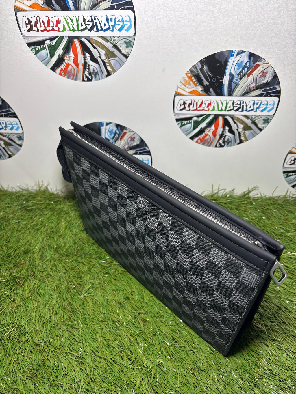 Louis Vuitton Pochette Voyage MM - Damier Graphite